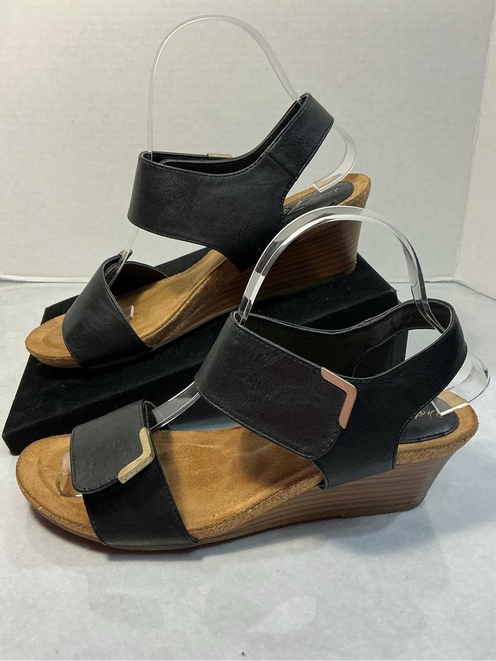 Vintage 7 Eight Black Comfort Wedge Sandals Gold Accent Size 8M
